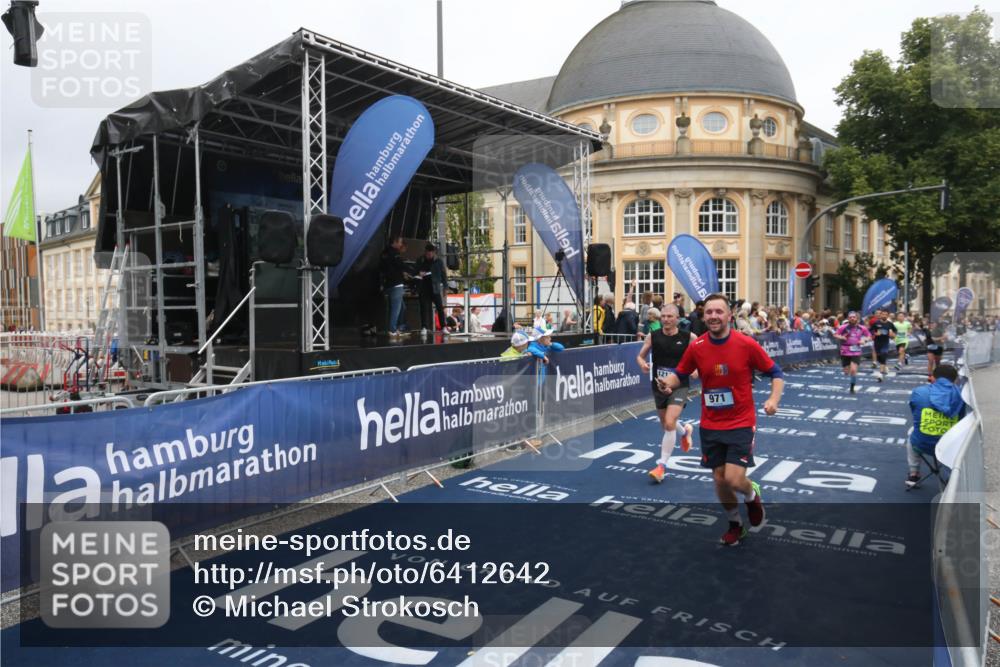 30.06.2024 - hella hamburg halbmarathon Michael Strokosch http://msf.ph/oto/6412642 30.06.2024 10:41:21 Ziel 971, 9282, 9989, 10238, 10249, 12119, 13013 meine-sportfotos.de