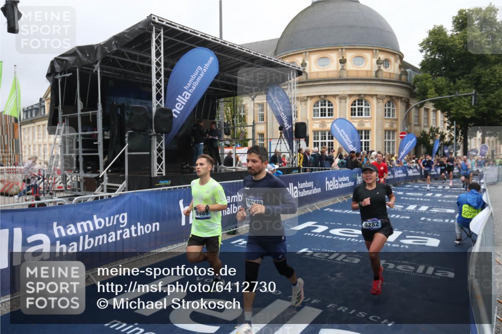 30.06.2024 - hella hamburg halbmarathon Michael Strokosch http://msf.ph/oto/6412730 30.06.2024 10:41:25 Ziel 5940, 6273, 6910, 7777, 9282, 9989, 10238, 10249, 11810, 13013, 13064 meine-sportfotos.de