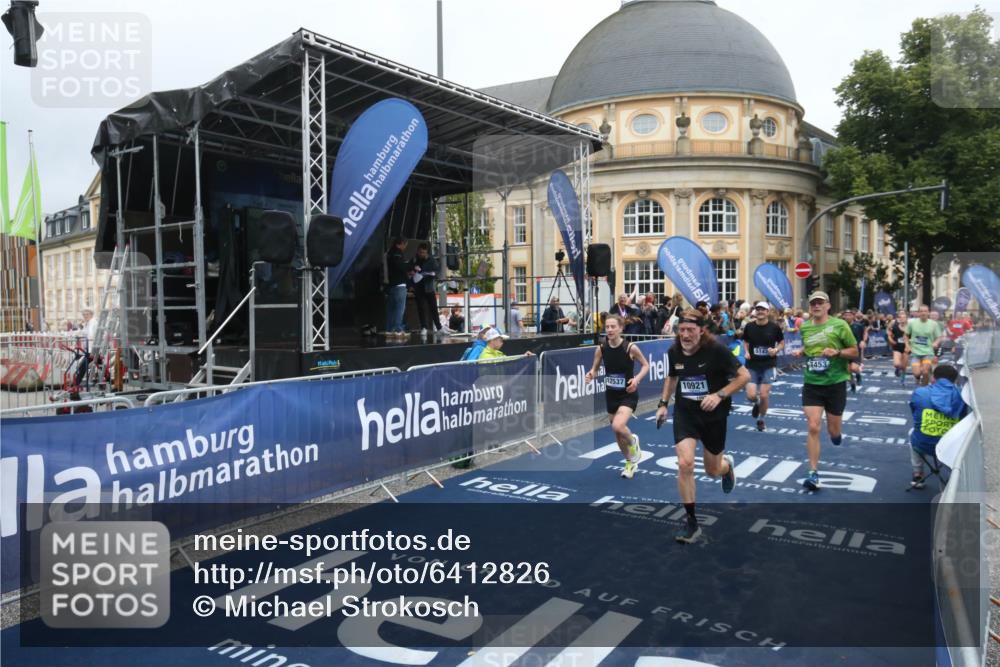 30.06.2024 - hella hamburg halbmarathon Michael Strokosch http://msf.ph/oto/6412826 30.06.2024 10:41:32 Ziel 1110, 2960, 5147, 5476, 5940, 6273, 6910, 7440, 7453, 7777, 7865, 9109, 9755, 10444, 10921, 11810, 12537 meine-sportfotos.de