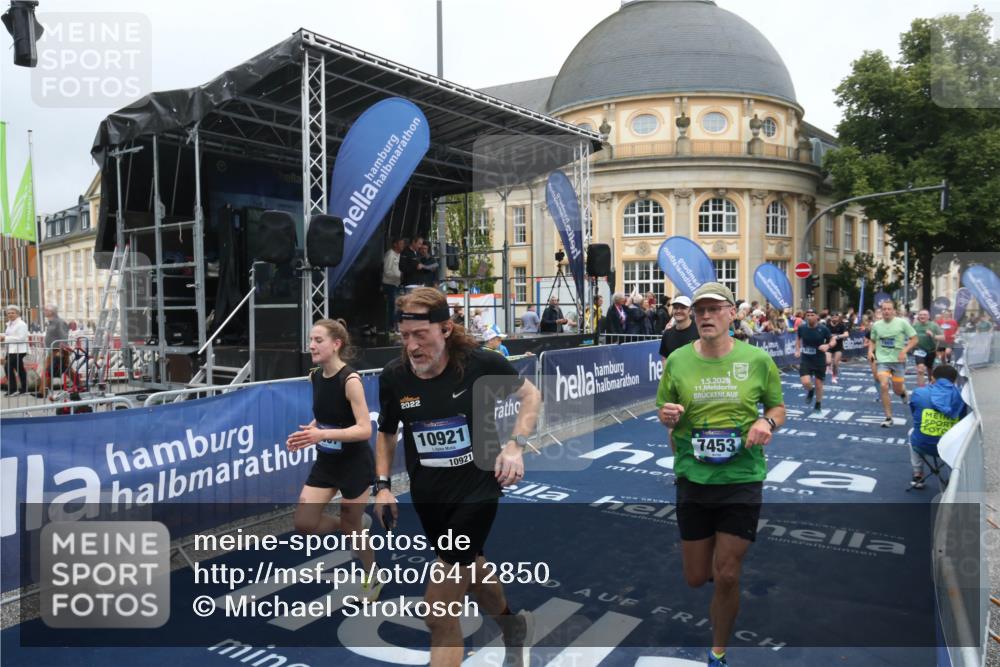30.06.2024 - hella hamburg halbmarathon Michael Strokosch http://msf.ph/oto/6412850 30.06.2024 10:41:33 Ziel 1110, 2960, 5147, 5476, 7440, 7453, 7777, 7865, 8444, 9109, 9755, 10444, 10719, 10921, 11810, 12537 meine-sportfotos.de