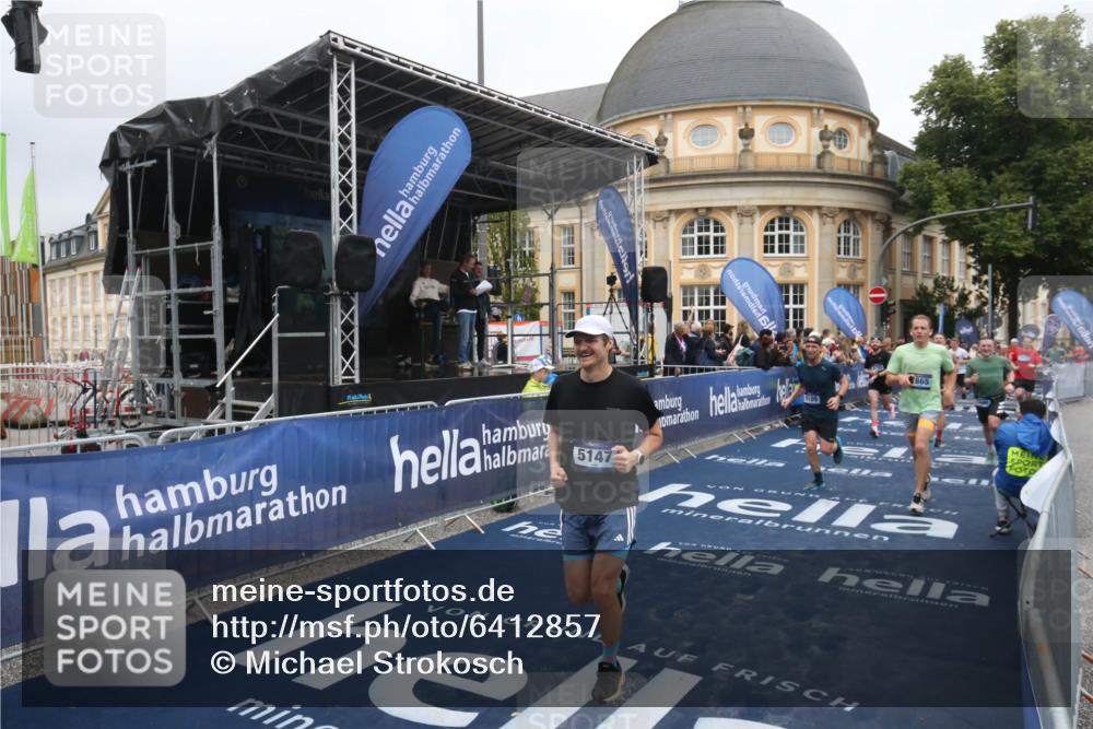 30.06.2024 - hella hamburg halbmarathon Michael Strokosch http://msf.ph/oto/6412857 30.06.2024 10:41:34 Ziel 1110, 2960, 5147, 5164, 5476, 7440, 7453, 7865, 8444, 9109, 9755, 10444, 10719, 10921, 12537 meine-sportfotos.de