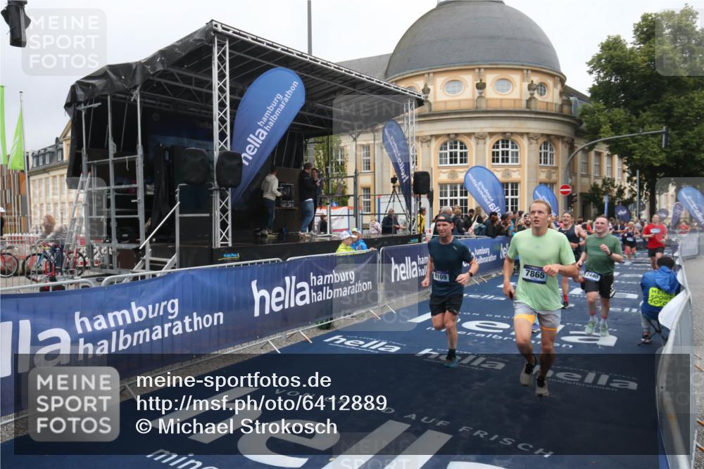 30.06.2024 - hella hamburg halbmarathon Michael Strokosch http://msf.ph/oto/6412889 30.06.2024 10:41:35 Ziel 1110, 2960, 4507, 5147, 5164, 5476, 7440, 7453, 7865, 8444, 9109, 9755, 10444, 10719, 10921, 12537 meine-sportfotos.de