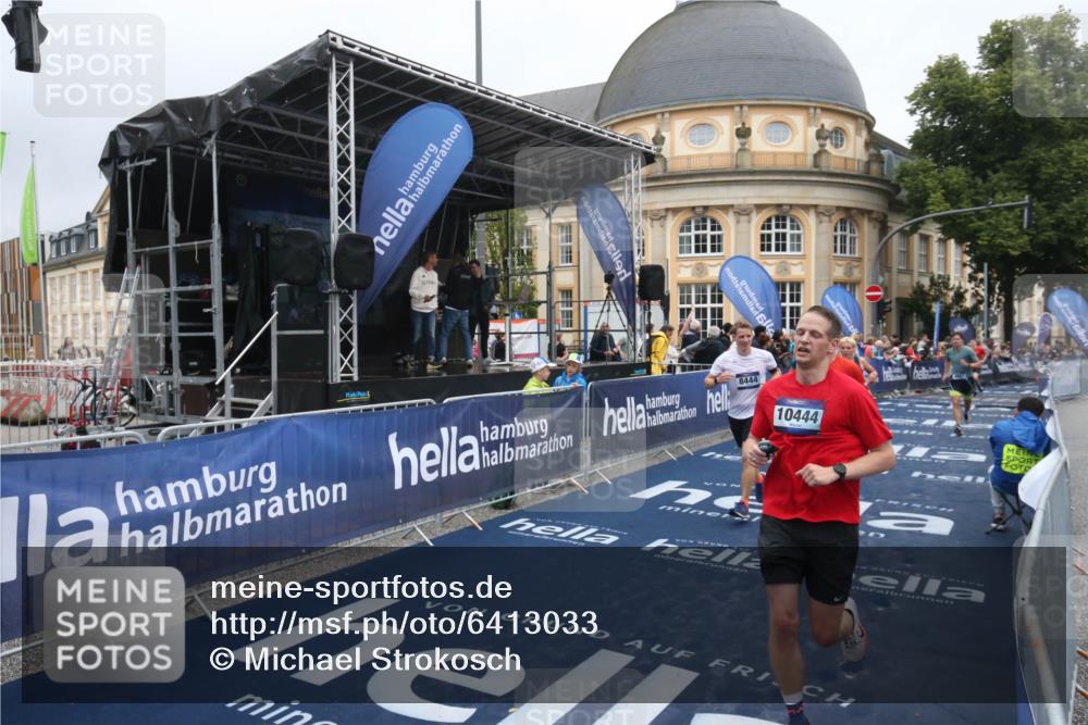 30.06.2024 - hella hamburg halbmarathon Michael Strokosch http://msf.ph/oto/6413033 30.06.2024 10:41:39 Ziel 713, 1110, 4507, 5164, 5476, 8444, 9755, 10444, 10719 meine-sportfotos.de