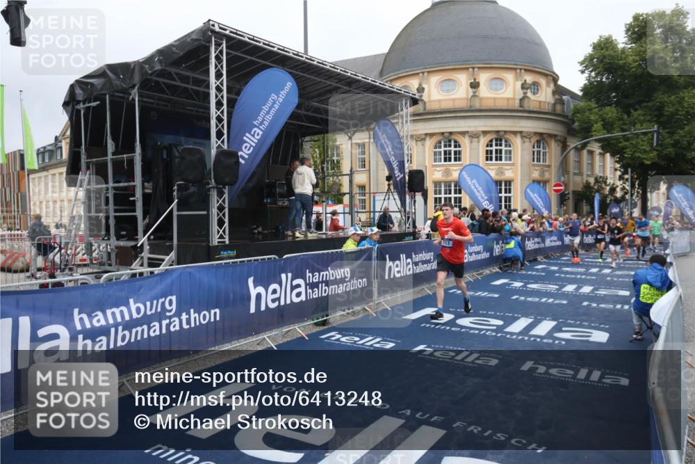 30.06.2024 - hella hamburg halbmarathon Michael Strokosch http://msf.ph/oto/6413248 30.06.2024 10:41:44 Ziel 713, 1144, 4507, 4935, 7435, 8018, 9106, 12305 meine-sportfotos.de