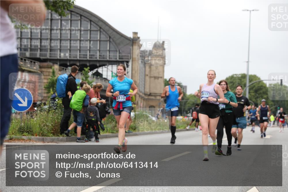30.06.2024 - hella hamburg halbmarathon Fuchs,  Jonas http://msf.ph/oto/6413414 30.06.2024 11:12:42 20KM 958, 1336, 2196, 3133, 3135, 3400, 3615, 3800, 4436, 4442, 4455, 4593, 4852, 4876, 6262, 6391, 6722, 6956, 7202, 7580, 7850, 8024, 9170, 9437, 10037, 10290, 10402, 10434, 11009, 11661, 11824, 11854, 12488 meine-sportfotos.de