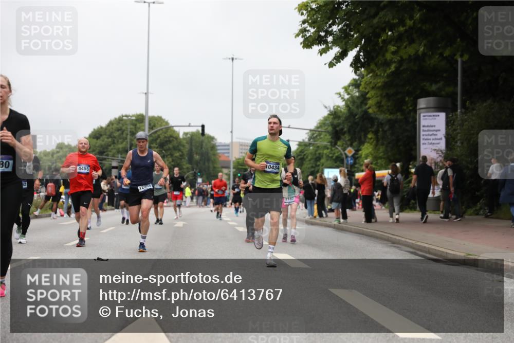 30.06.2024 - hella hamburg halbmarathon Fuchs,  Jonas http://msf.ph/oto/6413767 30.06.2024 11:12:45 20KM 958, 1336, 2182, 2196, 3133, 3135, 3400, 3615, 3651, 3800, 4436, 4442, 4455, 4593, 4852, 4876, 6262, 6391, 6722, 6956, 7202, 7580, 7850, 8024, 9083, 9170, 9437, 10037, 10402, 10434, 10462, 11009, 11661, 11736, 11824, 12488 meine-sportfotos.de