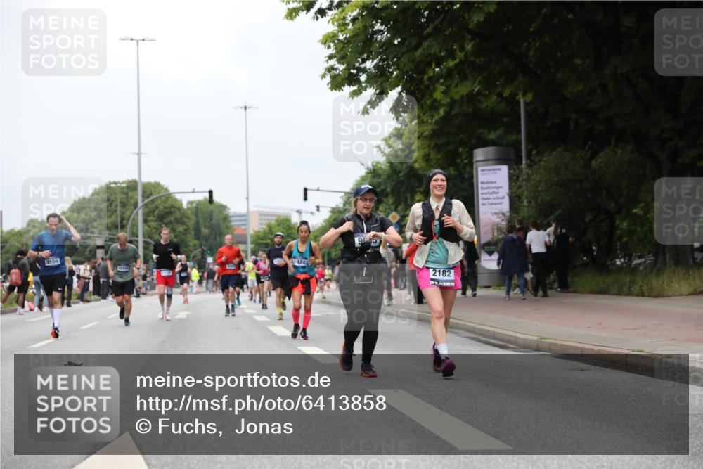 30.06.2024 - hella hamburg halbmarathon Fuchs,  Jonas http://msf.ph/oto/6413858 30.06.2024 11:12:48 20KM 958, 1336, 2182, 2196, 3133, 3135, 3400, 3556, 3615, 3651, 3800, 4436, 4442, 4455, 4852, 4876, 6262, 6391, 6722, 6956, 7202, 7580, 7850, 8024, 8650, 9083, 9437, 10037, 10105, 10402, 10434, 10462, 10518, 10988, 11009, 11736, 11824, 12488 meine-sportfotos.de