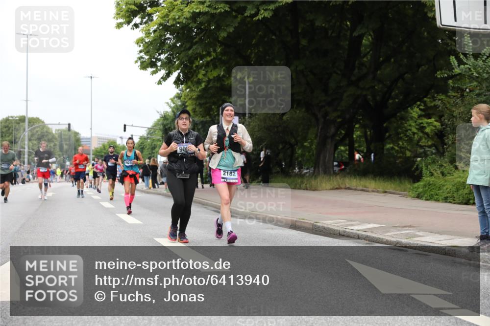 30.06.2024 - hella hamburg halbmarathon Fuchs,  Jonas http://msf.ph/oto/6413940 30.06.2024 11:12:49 20KM 958, 2182, 2196, 3133, 3135, 3400, 3556, 3615, 3651, 3800, 4436, 4442, 4455, 4876, 6262, 6391, 6722, 6900, 6956, 7202, 7580, 7850, 8024, 8650, 9083, 9437, 10037, 10105, 10402, 10434, 10462, 10518, 10988, 11736, 12488 meine-sportfotos.de