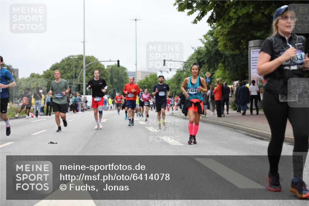 30.06.2024 - hella hamburg halbmarathon Fuchs,  Jonas http://msf.ph/oto/6414078 30.06.2024 11:12:50 20KM 958, 2182, 2196, 3133, 3135, 3400, 3556, 3615, 3651, 3800, 4436, 4442, 4455, 4876, 6262, 6391, 6722, 6900, 6956, 7202, 7580, 7810, 7850, 8024, 8650, 9083, 9437, 10037, 10105, 10402, 10434, 10462, 10518, 10988, 11736, 12488 meine-sportfotos.de