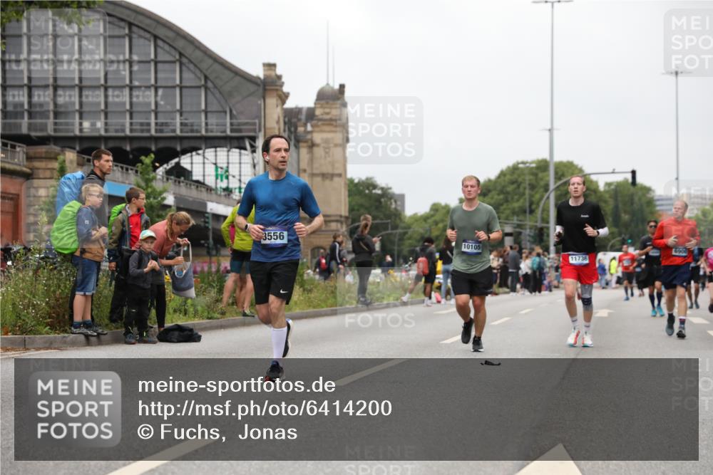 30.06.2024 - hella hamburg halbmarathon Fuchs,  Jonas http://msf.ph/oto/6414200 30.06.2024 11:12:51 20KM 958, 2182, 2196, 3133, 3135, 3400, 3556, 3615, 3651, 3800, 4436, 4455, 4876, 6391, 6722, 6725, 6900, 7202, 7580, 7810, 7850, 8024, 8634, 8650, 9083, 10037, 10105, 10402, 10434, 10462, 10518, 10988, 11736, 12488 meine-sportfotos.de