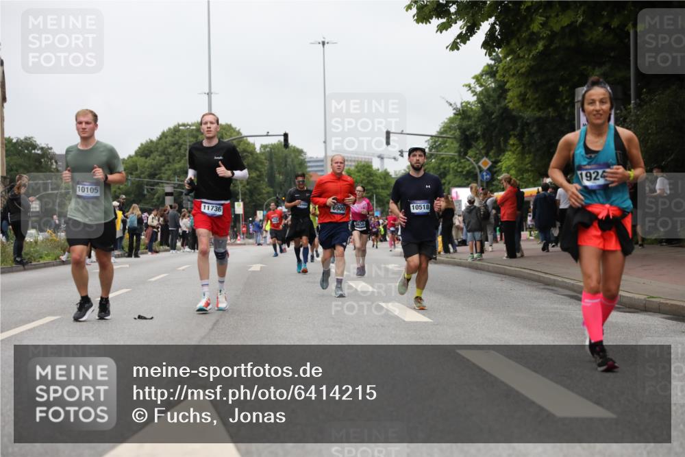 30.06.2024 - hella hamburg halbmarathon Fuchs,  Jonas http://msf.ph/oto/6414215 30.06.2024 11:12:52 20KM 1924, 2182, 2196, 3133, 3135, 3400, 3556, 3651, 3800, 4436, 4455, 4876, 6391, 6722, 6725, 6900, 7202, 7580, 7810, 7850, 8024, 8634, 8650, 9083, 10037, 10105, 10402, 10434, 10462, 10518, 10988, 11736, 12488 meine-sportfotos.de