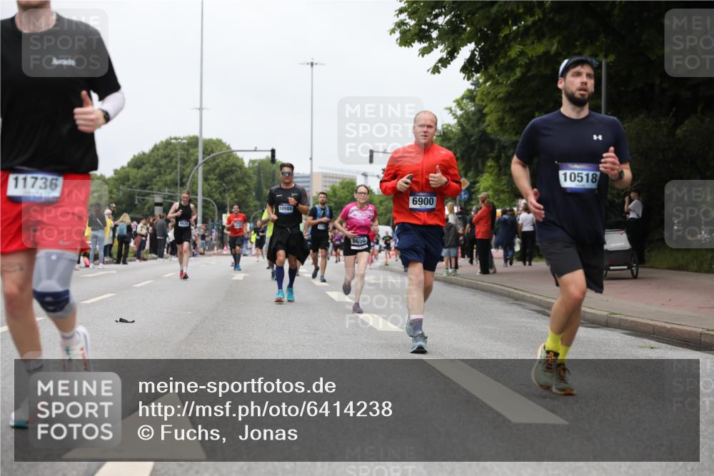 30.06.2024 - hella hamburg halbmarathon Fuchs,  Jonas http://msf.ph/oto/6414238 30.06.2024 11:12:54 20KM 1924, 2182, 2196, 3133, 3135, 3400, 3556, 3651, 3800, 4455, 6391, 6722, 6725, 6900, 7202, 7580, 7810, 7850, 8024, 8339, 8634, 8650, 9083, 10037, 10105, 10402, 10434, 10462, 10518, 10988, 11426, 11736, 12488 meine-sportfotos.de