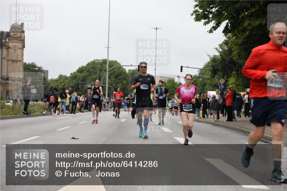 30.06.2024 - hella hamburg halbmarathon Fuchs,  Jonas http://msf.ph/oto/6414286 30.06.2024 11:12:55 20KM 1924, 2182, 2196, 3133, 3135, 3400, 3556, 3651, 3800, 4455, 6391, 6722, 6725, 6900, 7202, 7580, 7810, 7850, 8024, 8339, 8634, 8650, 9083, 10037, 10105, 10402, 10434, 10462, 10518, 10988, 11198, 11426, 11736, 12488 meine-sportfotos.de