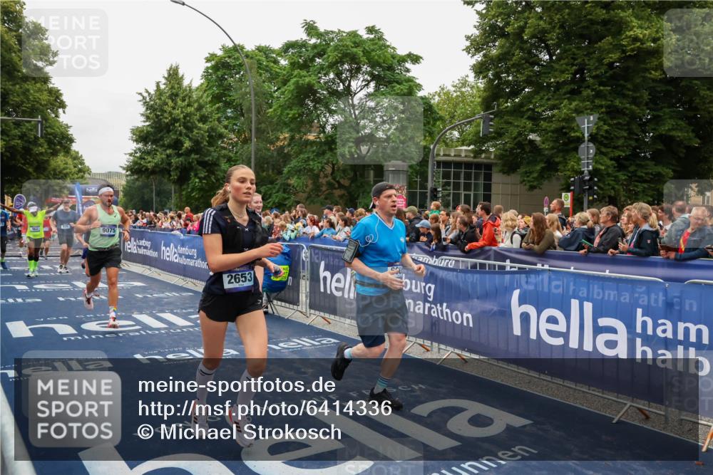 30.06.2024 - hella hamburg halbmarathon Michael Strokosch http://msf.ph/oto/6414336 30.06.2024 11:10:15 Ziel 553, 926, 962, 1371, 2653, 2873, 2931, 4491, 6662, 7934, 8051, 8485, 8909, 9075 meine-sportfotos.de