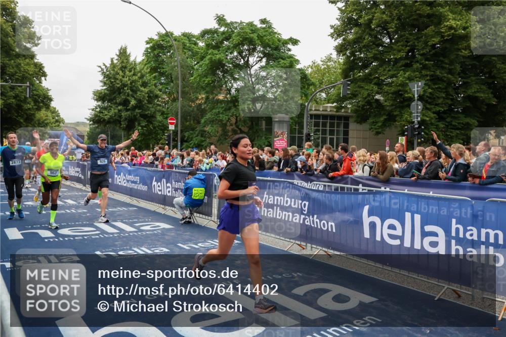 30.06.2024 - hella hamburg halbmarathon Michael Strokosch http://msf.ph/oto/6414402 30.06.2024 11:10:17 Ziel 926, 962, 1371, 2653, 2873, 2930, 2931, 3845, 4491, 5643, 6662, 7934, 8051, 8485, 8909, 9075 meine-sportfotos.de