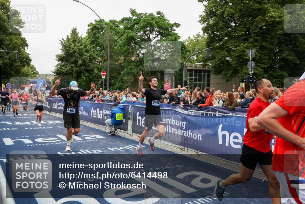 30.06.2024 - hella hamburg halbmarathon Michael Strokosch http://msf.ph/oto/6414498 30.06.2024 11:10:21 Ziel 926, 962, 1371, 2873, 2930, 2931, 3808, 3845, 4491, 5643, 7014, 7934, 8149, 8909, 10302, 11273, 11395, 11664 meine-sportfotos.de