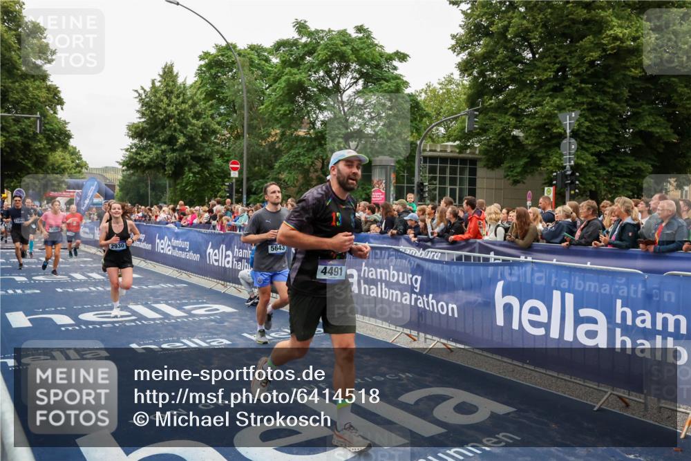 30.06.2024 - hella hamburg halbmarathon Michael Strokosch http://msf.ph/oto/6414518 30.06.2024 11:10:22 Ziel 1371, 2584, 2930, 2931, 3351, 3808, 3845, 4491, 5643, 7014, 7934, 8149, 8909, 10302, 11273, 11274, 11395, 11664 meine-sportfotos.de