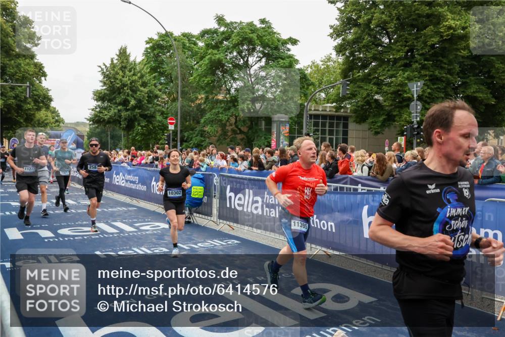 30.06.2024 - hella hamburg halbmarathon Michael Strokosch http://msf.ph/oto/6414576 30.06.2024 11:10:27 Ziel 2584, 2720, 3351, 3808, 5032, 6348, 7014, 8149, 8450, 9195, 9462, 10302, 10566, 11273, 11274, 11395, 11664, 11856, 13212 meine-sportfotos.de