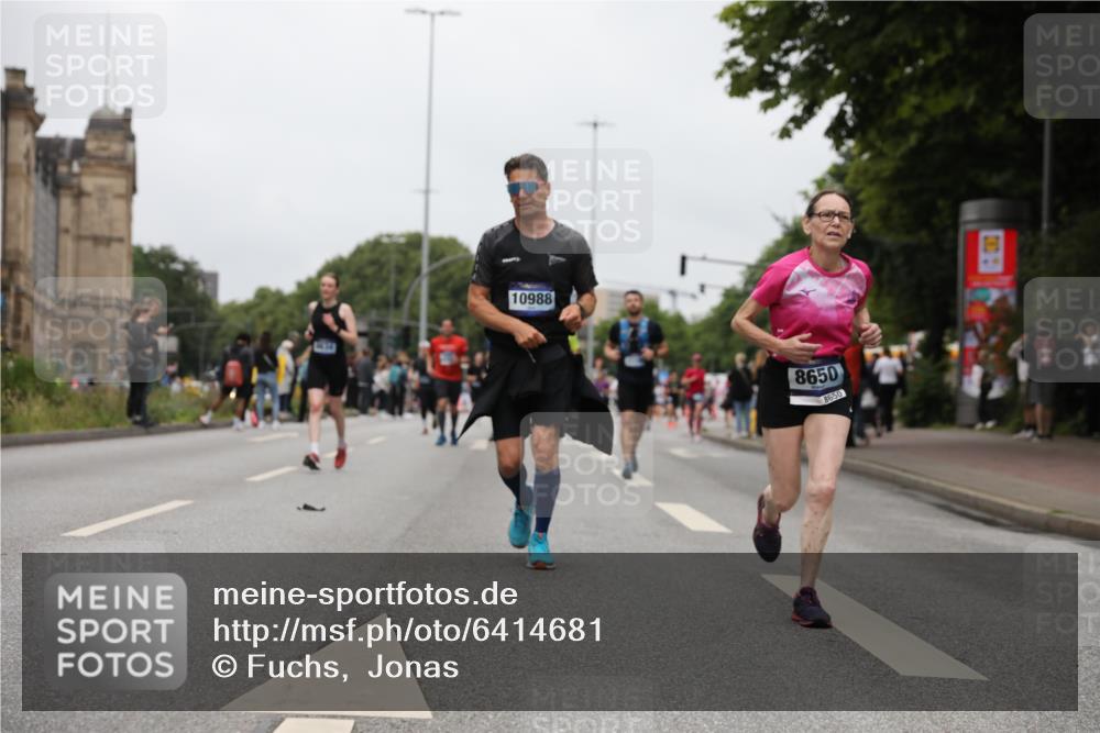 30.06.2024 - hella hamburg halbmarathon Fuchs,  Jonas http://msf.ph/oto/6414681 30.06.2024 11:12:57 20KM 1924, 2182, 3133, 3135, 3556, 3651, 4455, 6583, 6722, 6725, 6900, 7202, 7580, 7810, 7850, 8024, 8339, 8634, 8650, 9083, 10037, 10105, 10434, 10462, 10518, 10988, 11198, 11289, 11426, 11736, 12488 meine-sportfotos.de