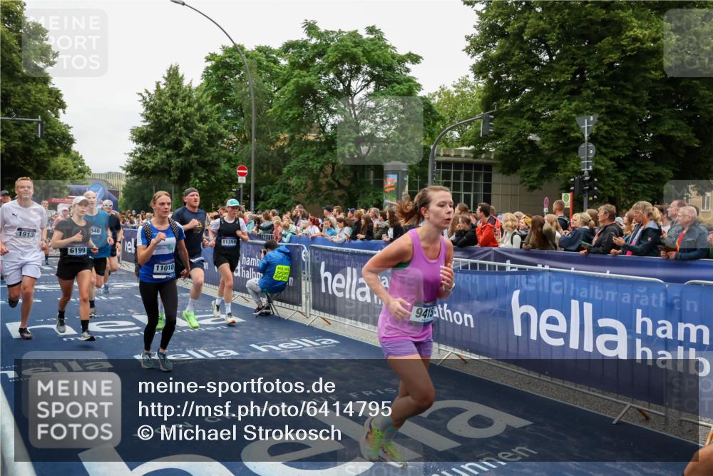 30.06.2024 - hella hamburg halbmarathon Michael Strokosch http://msf.ph/oto/6414795 30.06.2024 11:10:39 Ziel 700, 1456, 1913, 2090, 2707, 3948, 5007, 6099, 6199, 6485, 6829, 6940, 8974, 9415, 10291, 10398, 11010, 11170, 11359, 12453, 13177, 13180 meine-sportfotos.de