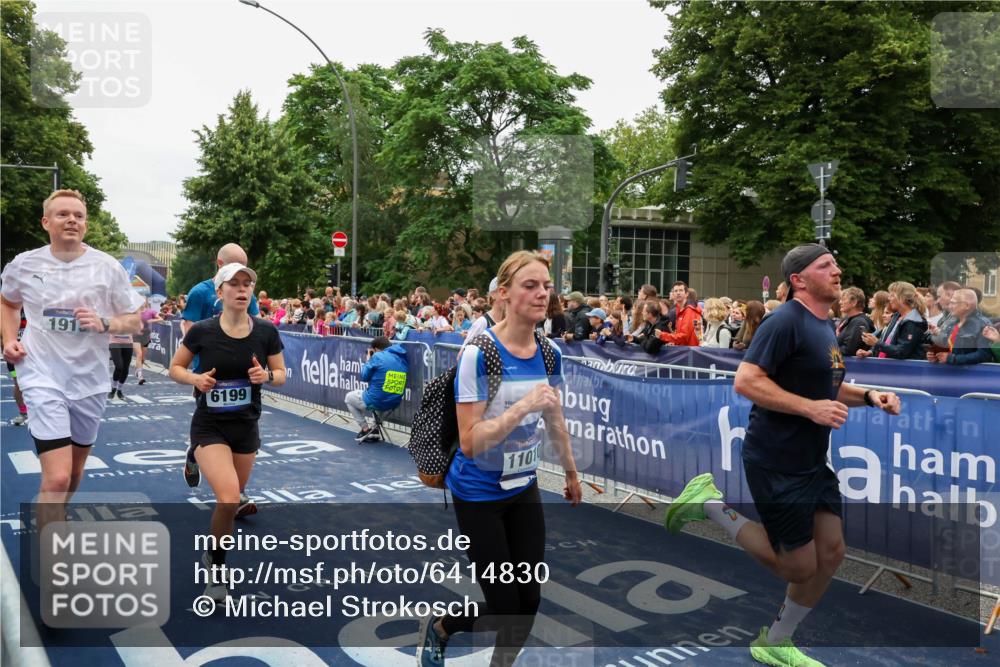 30.06.2024 - hella hamburg halbmarathon Michael Strokosch http://msf.ph/oto/6414830 30.06.2024 11:10:40 Ziel 700, 1913, 2090, 2707, 3948, 5007, 6099, 6199, 6485, 6829, 6940, 8974, 9415, 10291, 10398, 11010, 11170, 11359, 12453, 13177, 13180 meine-sportfotos.de