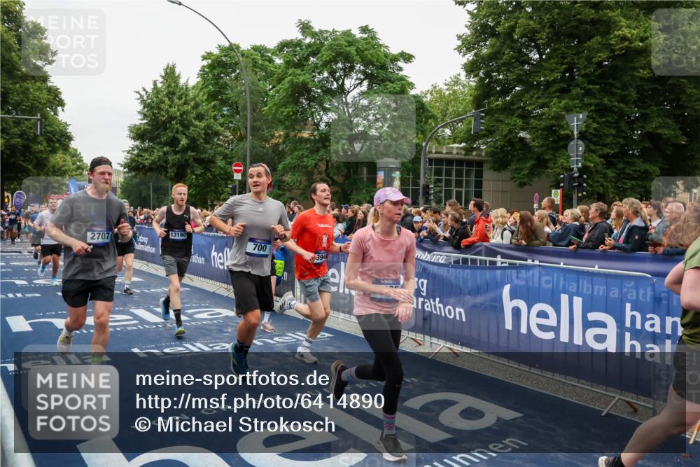 30.06.2024 - hella hamburg halbmarathon Michael Strokosch http://msf.ph/oto/6414890 30.06.2024 11:10:43 Ziel 700, 1913, 2090, 2707, 3948, 5007, 5685, 6099, 6485, 6940, 8561, 8974, 10291, 10573, 11170, 12148, 12453, 13177, 13180 meine-sportfotos.de