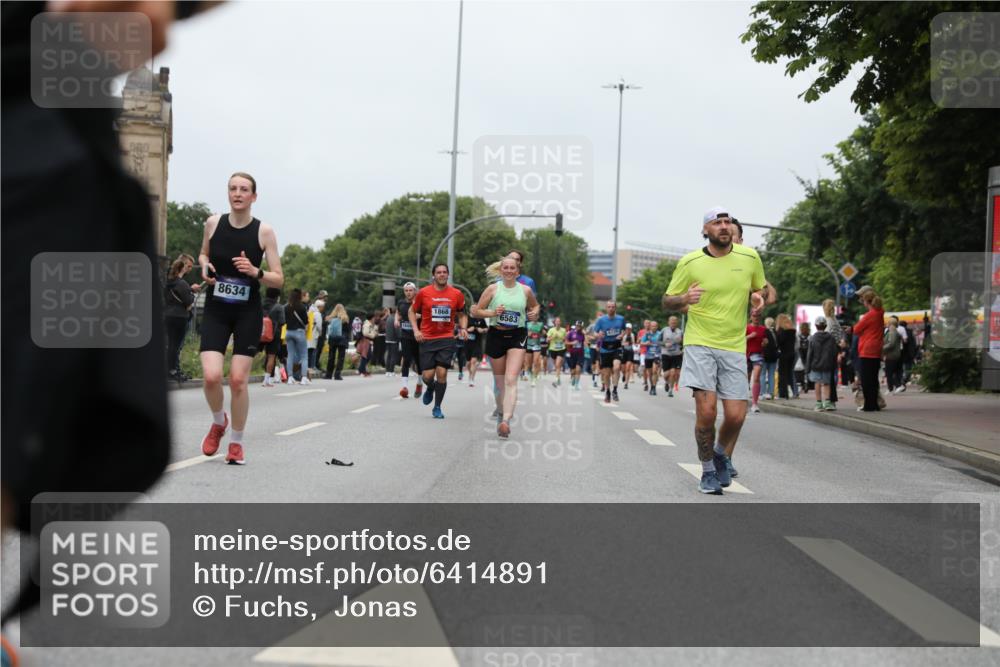 30.06.2024 - hella hamburg halbmarathon Fuchs,  Jonas http://msf.ph/oto/6414891 30.06.2024 11:12:59 20KM 1924, 2182, 3133, 3135, 3556, 3651, 4455, 6583, 6725, 6900, 7126, 7202, 7580, 7810, 7850, 8024, 8339, 8634, 8650, 9083, 10037, 10105, 10434, 10448, 10462, 10518, 10988, 11198, 11289, 11426, 11736, 12488 meine-sportfotos.de