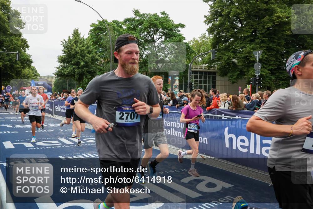 30.06.2024 - hella hamburg halbmarathon Michael Strokosch http://msf.ph/oto/6414918 30.06.2024 11:10:44 Ziel 700, 2090, 2707, 3948, 5007, 5685, 6099, 6264, 6485, 8561, 8974, 10291, 10573, 11170, 12148, 13177, 13180 meine-sportfotos.de