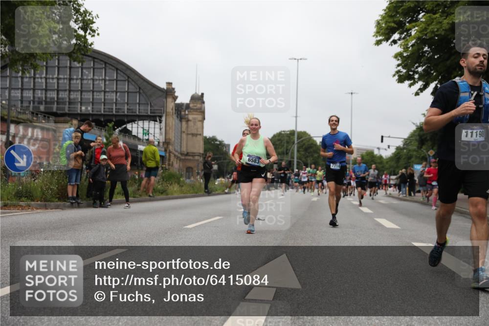 30.06.2024 - hella hamburg halbmarathon Fuchs,  Jonas http://msf.ph/oto/6415084 30.06.2024 11:13:02 20KM 610, 1924, 2182, 3556, 3651, 4455, 6583, 6725, 6900, 7126, 7580, 7810, 8024, 8031, 8339, 8634, 8650, 9083, 10105, 10448, 10462, 10518, 10988, 11073, 11145, 11198, 11289, 11426, 11736 meine-sportfotos.de