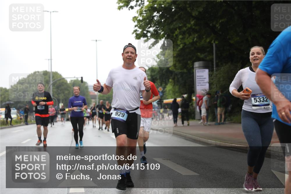 30.06.2024 - hella hamburg halbmarathon Fuchs,  Jonas http://msf.ph/oto/6415109 30.06.2024 11:44:50 20KM 676, 929, 1590, 1627, 1645, 1737, 1905, 2969, 4218, 5146, 5267, 5332, 5368, 5392, 5544, 5883, 5884, 6011, 6433, 7310, 7668, 8229, 8804, 8854, 9212, 9769, 11328, 11575, 11782, 11798, 11874, 11993, 12292, 12562 meine-sportfotos.de