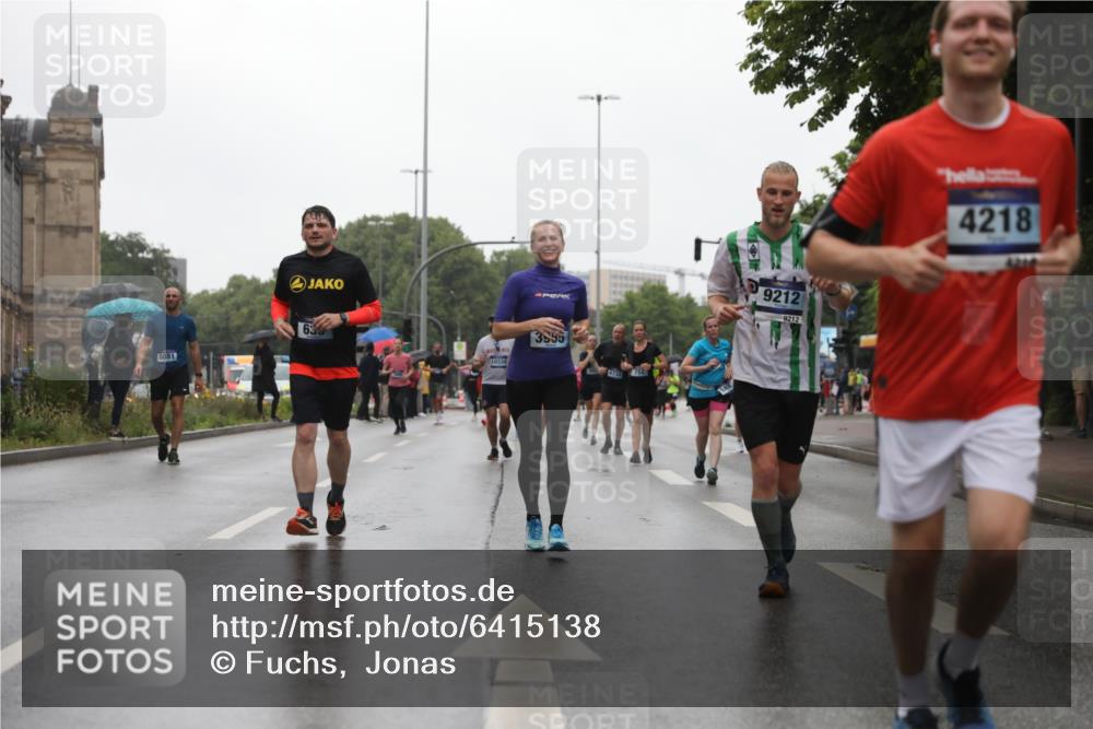 30.06.2024 - hella hamburg halbmarathon Fuchs,  Jonas http://msf.ph/oto/6415138 30.06.2024 11:44:52 20KM 635, 676, 929, 1590, 1627, 1645, 1798, 1905, 2969, 3955, 4218, 5146, 5267, 5332, 5368, 5392, 5544, 5881, 5883, 5884, 6011, 6044, 6433, 7310, 7668, 8229, 8804, 8854, 9212, 9769, 10334, 11328, 11575, 11798, 11874, 11993, 12292 meine-sportfotos.de