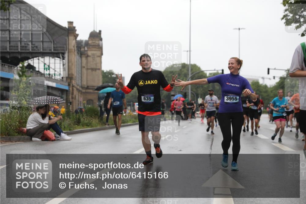 30.06.2024 - hella hamburg halbmarathon Fuchs,  Jonas http://msf.ph/oto/6415166 30.06.2024 11:44:53 20KM 635, 676, 693, 752, 929, 1590, 1627, 1645, 1798, 1905, 2969, 3955, 4218, 5146, 5267, 5332, 5368, 5392, 5544, 5881, 5883, 5884, 6011, 6044, 6433, 7310, 7668, 8229, 8804, 8854, 9212, 9769, 10334, 11328, 11798, 11874, 11993, 12292 meine-sportfotos.de