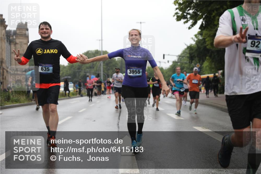 30.06.2024 - hella hamburg halbmarathon Fuchs,  Jonas http://msf.ph/oto/6415183 30.06.2024 11:44:54 20KM 635, 676, 693, 752, 929, 1590, 1627, 1645, 1798, 1905, 2969, 3955, 4218, 5146, 5267, 5332, 5368, 5392, 5544, 5881, 6011, 6044, 6433, 7310, 7668, 8229, 8804, 8854, 9212, 9769, 10334, 11328, 11798, 11874, 11993, 12292 meine-sportfotos.de