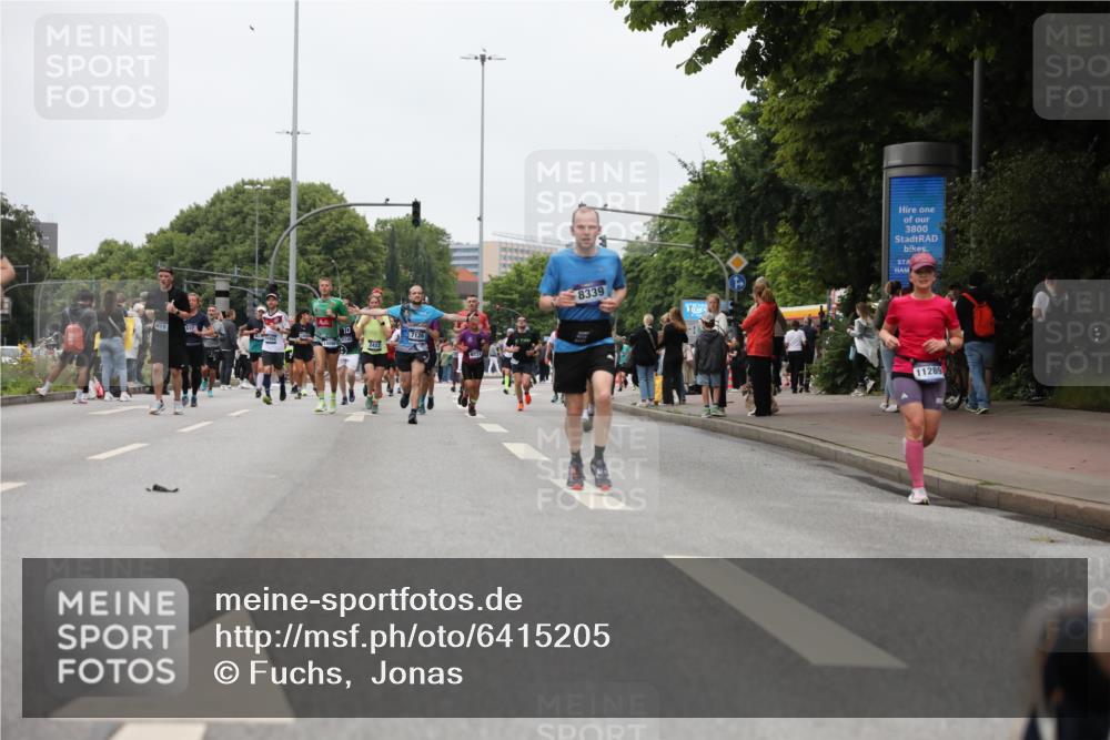 30.06.2024 - hella hamburg halbmarathon Fuchs,  Jonas http://msf.ph/oto/6415205 30.06.2024 11:13:04 20KM 610, 1924, 2182, 2422, 3556, 3651, 6419, 6583, 6725, 6900, 7126, 7810, 8024, 8031, 8339, 8634, 8650, 9083, 10105, 10448, 10462, 10518, 10988, 11071, 11073, 11145, 11198, 11289, 11426, 11736 meine-sportfotos.de