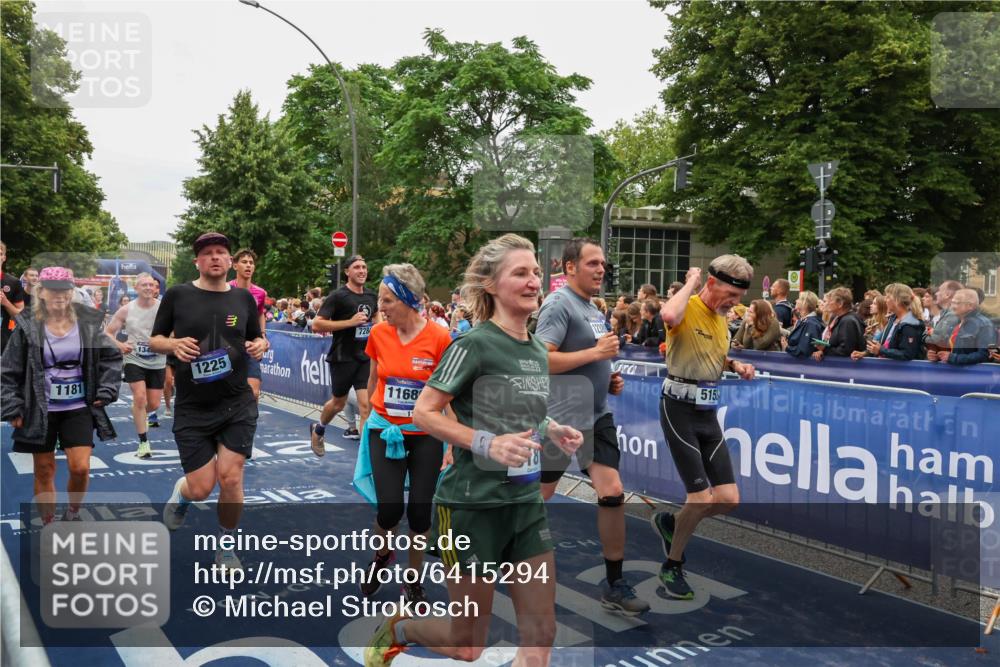 30.06.2024 - hella hamburg halbmarathon Michael Strokosch http://msf.ph/oto/6415294 30.06.2024 11:11:02 Ziel 1181, 1225, 1278, 1335, 1687, 2457, 2978, 3250, 4517, 5017, 5152, 5181, 5735, 6158, 6354, 6887, 7085, 7088, 7252, 7284, 7806, 9076, 9619, 9628, 10089, 10416, 11054, 11343, 11405, 11585, 12223, 12389, 13466 meine-sportfotos.de