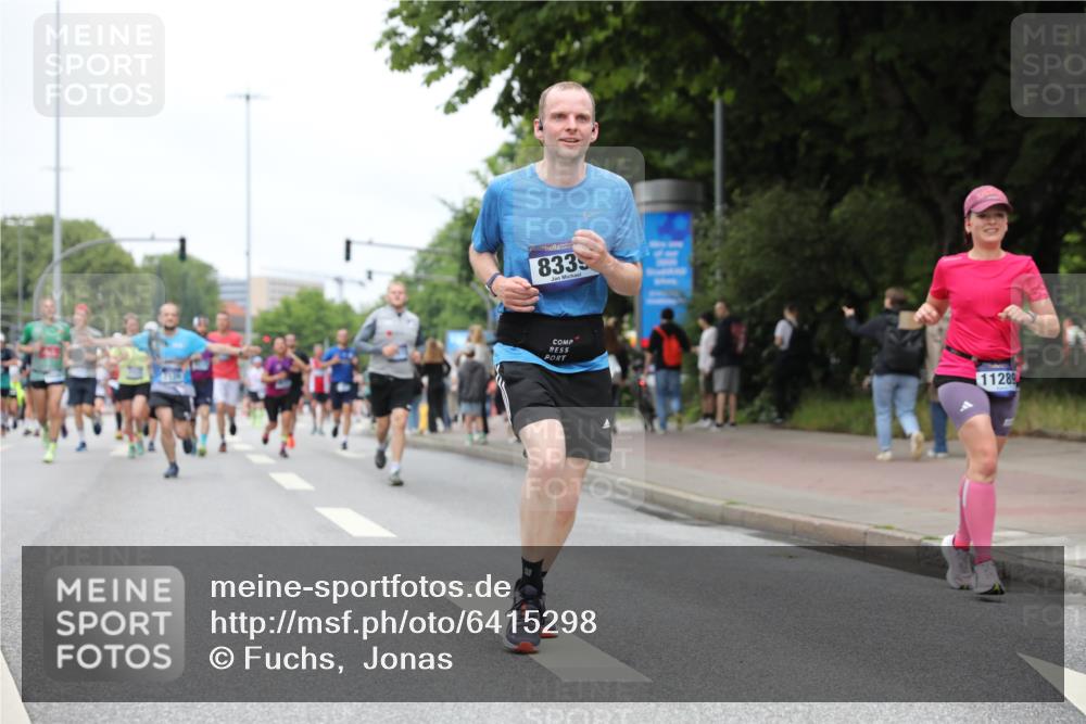 30.06.2024 - hella hamburg halbmarathon Fuchs,  Jonas http://msf.ph/oto/6415298 30.06.2024 11:13:06 20KM 610, 1924, 2182, 2422, 3556, 3651, 4325, 6419, 6583, 6725, 6900, 7126, 7810, 8031, 8339, 8634, 8650, 8943, 9083, 10105, 10448, 10462, 10518, 10954, 10988, 11071, 11073, 11145, 11198, 11289, 11426, 11718, 11736, 13082, 13405, 13438 meine-sportfotos.de
