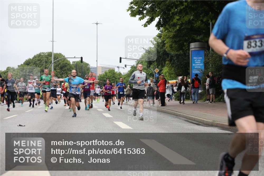 30.06.2024 - hella hamburg halbmarathon Fuchs,  Jonas http://msf.ph/oto/6415363 30.06.2024 11:13:07 20KM 610, 1924, 2182, 2422, 3556, 3651, 4205, 4325, 6419, 6583, 6725, 6900, 7126, 7810, 8031, 8339, 8634, 8650, 8943, 9083, 10105, 10448, 10462, 10518, 10954, 10988, 11071, 11073, 11145, 11198, 11289, 11426, 11718, 11736, 13082, 13405, 13438 meine-sportfotos.de