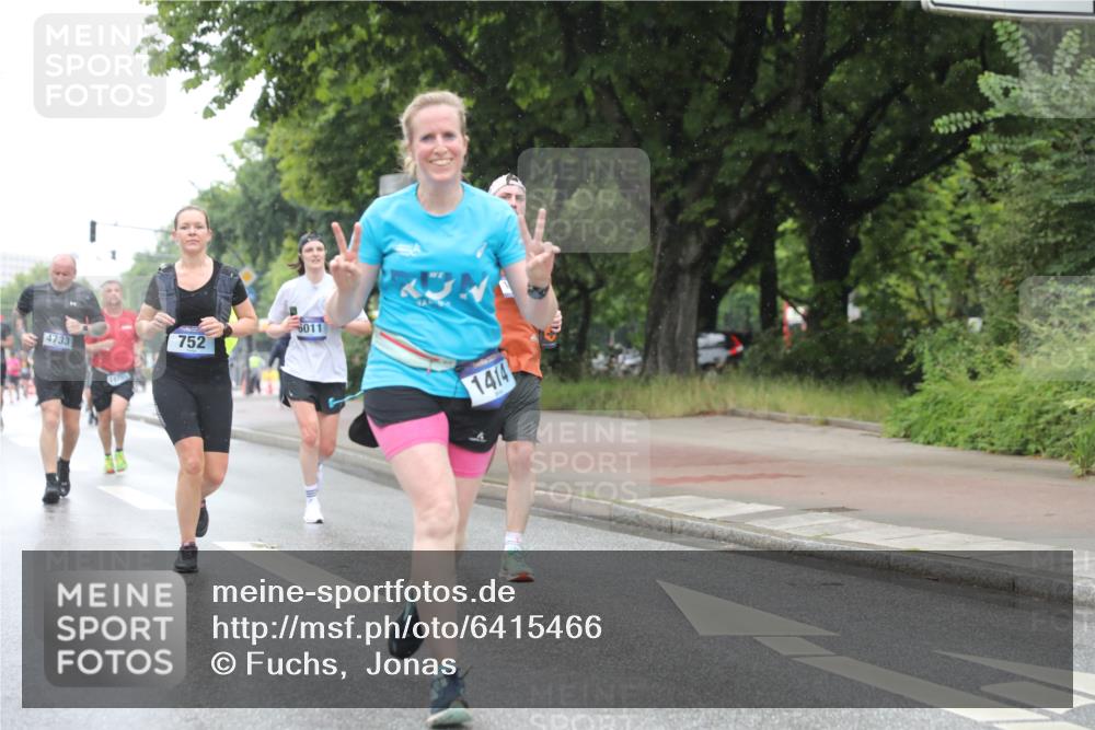 30.06.2024 - hella hamburg halbmarathon Fuchs,  Jonas http://msf.ph/oto/6415466 30.06.2024 11:44:58 20KM 635, 676, 693, 752, 929, 1645, 1798, 1905, 2866, 2969, 3955, 4218, 4417, 5146, 5267, 5332, 5368, 5392, 5544, 5881, 6011, 6044, 6433, 7310, 7370, 7660, 7668, 8804, 8854, 9212, 9769, 10334, 11328, 11798, 11874, 12292 meine-sportfotos.de