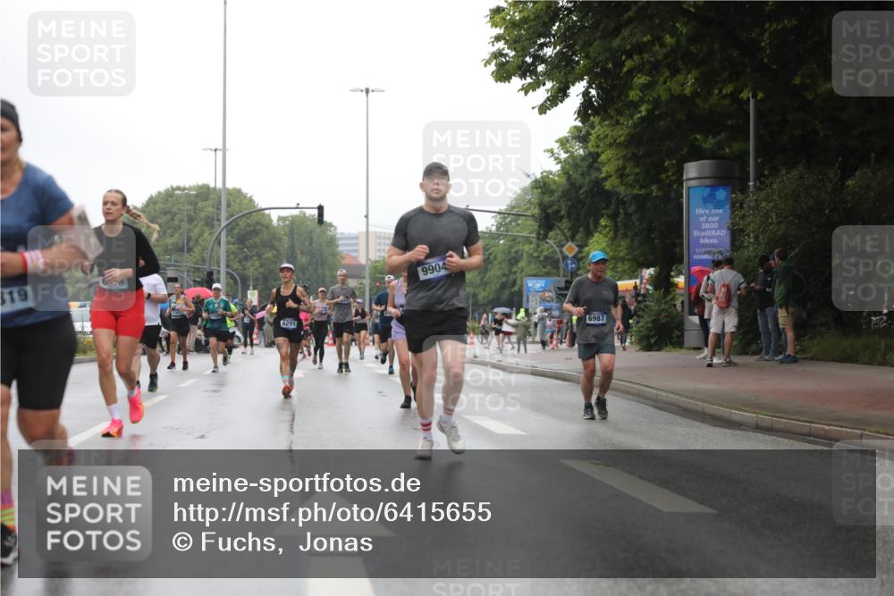 30.06.2024 - hella hamburg halbmarathon Fuchs,  Jonas http://msf.ph/oto/6415655 30.06.2024 11:45:05 20KM 635, 676, 693, 752, 929, 1347, 1645, 1798, 2866, 2969, 3955, 4218, 4417, 4733, 5146, 5267, 5332, 5392, 5544, 5881, 6011, 6044, 6291, 6433, 6577, 6578, 6987, 7370, 7660, 8804, 9212, 9769, 9904, 10334, 11328, 11785, 11798, 13319 meine-sportfotos.de