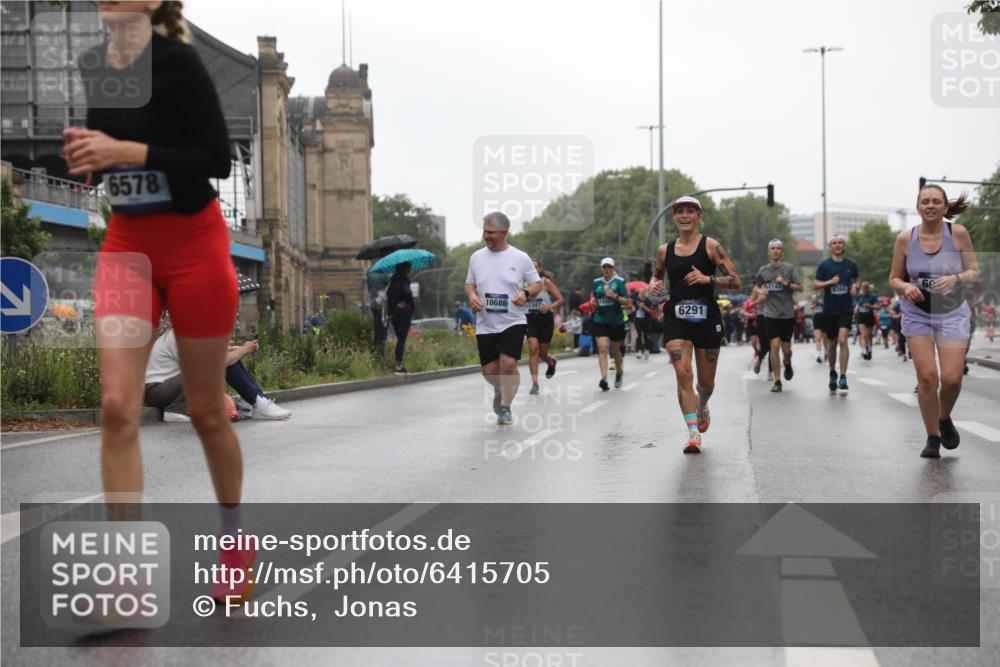 30.06.2024 - hella hamburg halbmarathon Fuchs,  Jonas http://msf.ph/oto/6415705 30.06.2024 11:45:08 20KM 635, 693, 752, 1347, 1645, 1798, 2143, 2866, 2969, 3955, 4417, 4733, 5146, 5267, 5544, 5881, 6011, 6044, 6291, 6577, 6578, 6976, 6987, 7370, 7660, 8365, 8804, 9212, 9769, 9904, 10334, 11328, 11785, 13319 meine-sportfotos.de