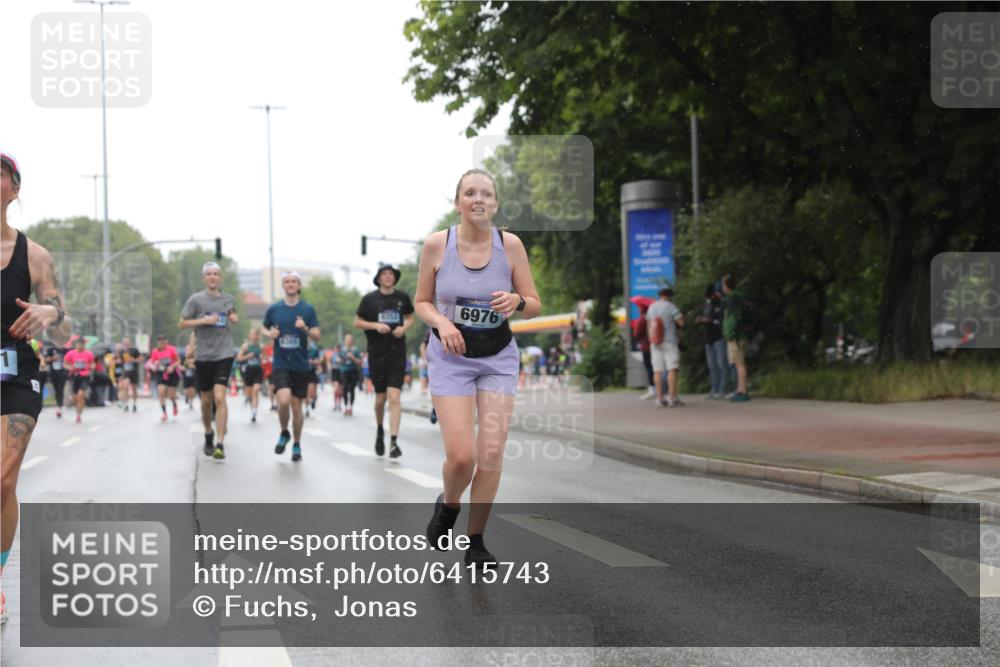 30.06.2024 - hella hamburg halbmarathon Fuchs,  Jonas http://msf.ph/oto/6415743 30.06.2024 11:45:10 20KM 635, 693, 752, 1347, 1798, 2143, 2866, 3955, 4417, 4733, 5146, 5544, 5881, 6011, 6044, 6291, 6352, 6577, 6578, 6976, 6987, 7370, 7660, 8365, 8804, 9212, 9904, 10334, 11785, 12507, 13319 meine-sportfotos.de