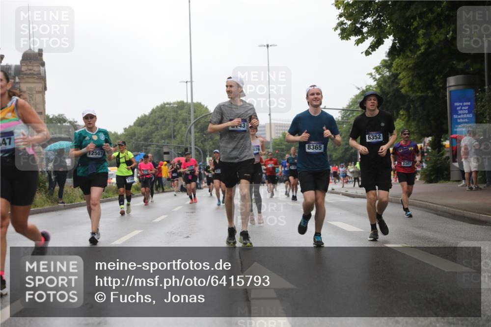 30.06.2024 - hella hamburg halbmarathon Fuchs,  Jonas http://msf.ph/oto/6415793 30.06.2024 11:45:13 20KM 635, 693, 752, 1169, 1347, 1798, 2143, 2866, 3955, 4417, 4733, 5881, 6011, 6044, 6291, 6352, 6577, 6578, 6976, 6987, 7370, 7660, 7763, 8365, 9904, 10334, 10686, 11785, 12076, 12507, 13319 meine-sportfotos.de