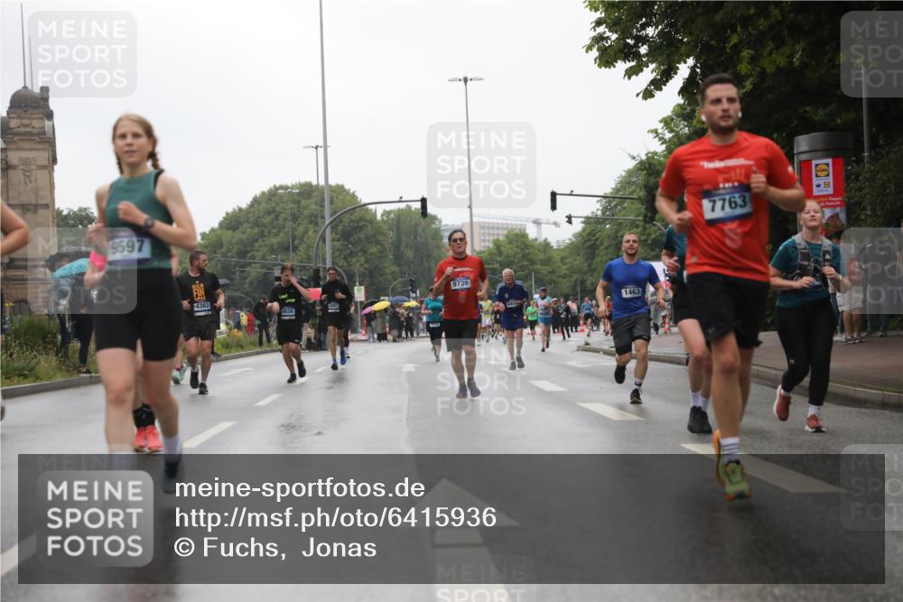 30.06.2024 - hella hamburg halbmarathon Fuchs,  Jonas http://msf.ph/oto/6415936 30.06.2024 11:45:20 20KM 1169, 1347, 1461, 1463, 2143, 2387, 2866, 4362, 4417, 4733, 6291, 6352, 6577, 6578, 6976, 6987, 7370, 7660, 7763, 8117, 8159, 8160, 8365, 8401, 9194, 9311, 9312, 9597, 9904, 10686, 11785, 12076, 12507, 13319 meine-sportfotos.de