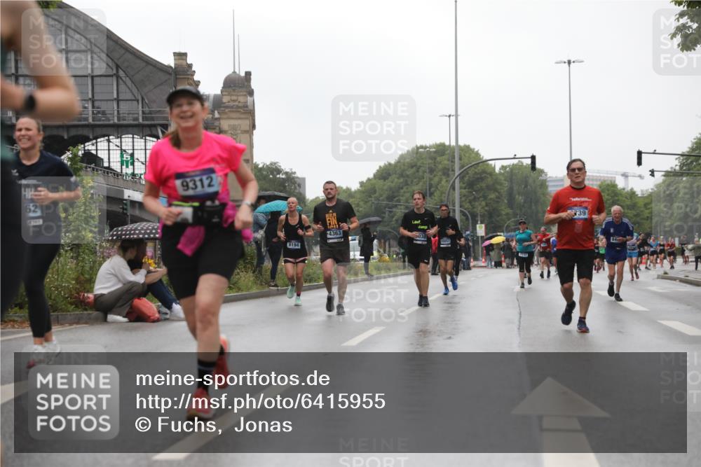 30.06.2024 - hella hamburg halbmarathon Fuchs,  Jonas http://msf.ph/oto/6415955 30.06.2024 11:45:22 20KM 1169, 1347, 1461, 1463, 2143, 2387, 4362, 4363, 4733, 6291, 6352, 6577, 6578, 6976, 6987, 7079, 7660, 7763, 8117, 8159, 8160, 8365, 8401, 9194, 9311, 9312, 9597, 9739, 9904, 10686, 10857, 11785, 12076, 12507, 13319 meine-sportfotos.de