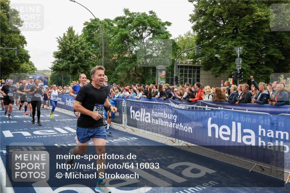 30.06.2024 - hella hamburg halbmarathon Michael Strokosch http://msf.ph/oto/6416033 30.06.2024 11:11:21 Ziel 851, 1011, 1538, 2595, 4327, 5117, 6173, 6202, 8035, 8037, 8156, 8184, 8384, 8903, 9031, 10532, 10535, 10661, 11867, 13174, 13184, 13270 meine-sportfotos.de