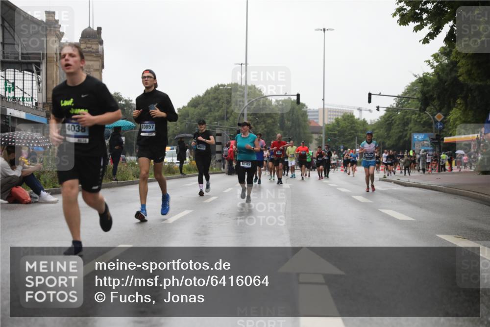 30.06.2024 - hella hamburg halbmarathon Fuchs,  Jonas http://msf.ph/oto/6416064 30.06.2024 11:45:27 20KM 1169, 1347, 1461, 1463, 2143, 2387, 4038, 4362, 4363, 4733, 6352, 6577, 6578, 6976, 6987, 7044, 7079, 7763, 8117, 8145, 8159, 8160, 8365, 8401, 9194, 9311, 9312, 9597, 9739, 9904, 9940, 10686, 10857, 12076, 12507 meine-sportfotos.de