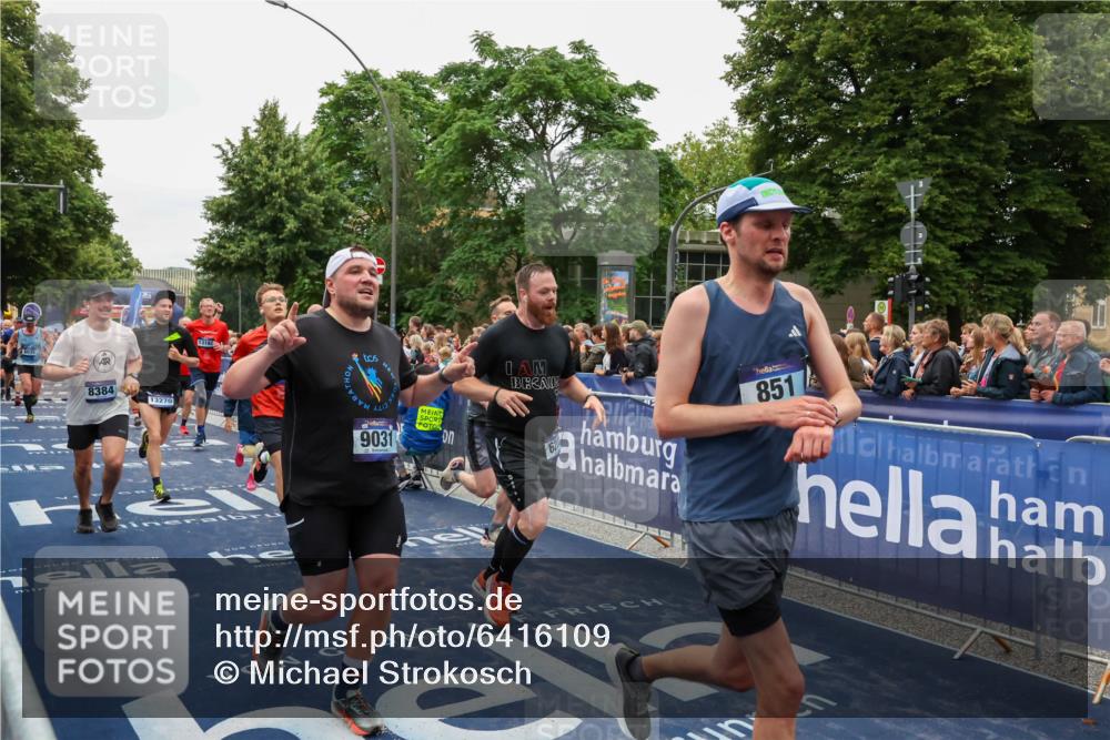 30.06.2024 - hella hamburg halbmarathon Michael Strokosch http://msf.ph/oto/6416109 30.06.2024 11:11:24 Ziel 831, 851, 1538, 4258, 4327, 5117, 6173, 6202, 7466, 8035, 8037, 8156, 8158, 8184, 8384, 8903, 9031, 9891, 9905, 12554, 13174, 13184, 13270 meine-sportfotos.de