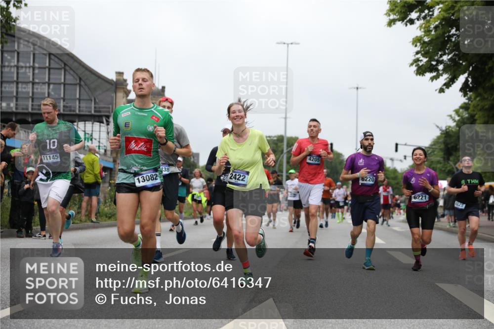 30.06.2024 - hella hamburg halbmarathon Fuchs,  Jonas http://msf.ph/oto/6416347 30.06.2024 11:13:12 20KM 610, 1924, 2422, 2672, 4205, 4325, 4359, 6220, 6221, 6419, 6583, 6725, 6900, 7126, 7810, 8031, 8339, 8440, 8634, 8650, 8943, 9310, 9555, 10105, 10448, 10954, 10988, 11071, 11073, 11145, 11198, 11289, 11324, 11426, 11718, 13082, 13215, 13216, 13405, 13438 meine-sportfotos.de
