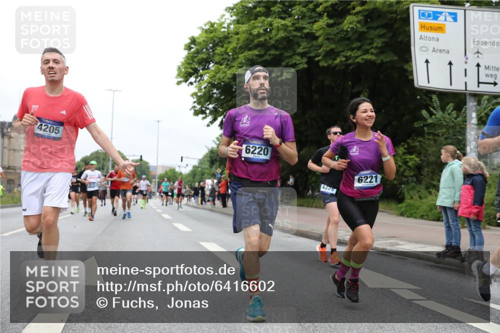 30.06.2024 - hella hamburg halbmarathon Fuchs,  Jonas http://msf.ph/oto/6416602 30.06.2024 11:13:14 20KM 610, 1924, 2422, 2548, 2672, 4205, 4325, 4359, 6220, 6221, 6419, 6583, 6725, 6900, 7126, 7810, 8031, 8311, 8339, 8440, 8634, 8943, 9310, 9555, 10075, 10448, 10954, 11071, 11073, 11145, 11198, 11289, 11324, 11426, 11718, 13082, 13215, 13216, 13405, 13438 meine-sportfotos.de
