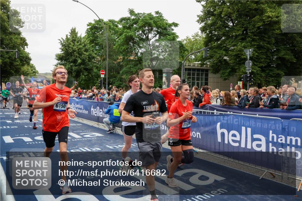 30.06.2024 - hella hamburg halbmarathon Michael Strokosch http://msf.ph/oto/6416682 30.06.2024 11:11:46 Ziel 502, 521, 1268, 2194, 4765, 5529, 6150, 6513, 7237, 8029, 9655, 9948, 9951, 10378, 10445, 11229, 11230, 12167, 13225 meine-sportfotos.de